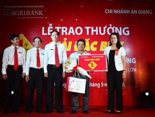 Người bán trái cây trúng thưởng 1 tỷ đồng của Agribank 